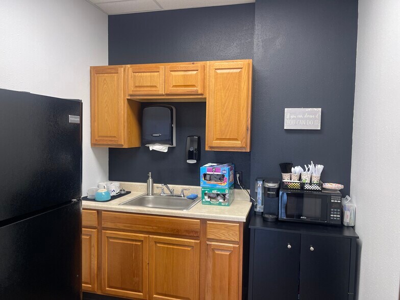 More Photos Of 168 Col Etheredge Blvd, Huntsville Flex For Lease