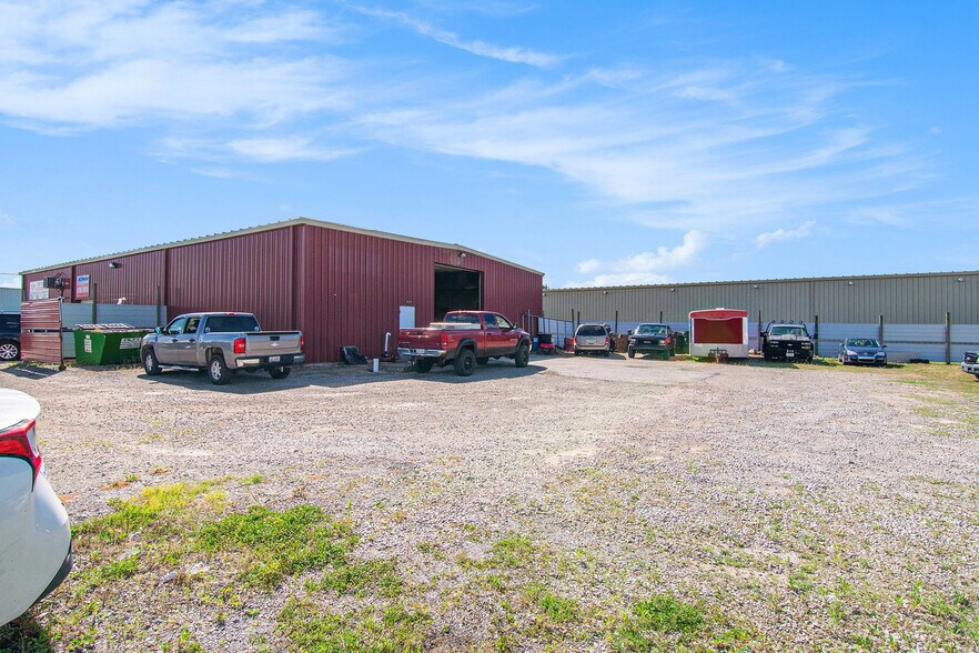 More Photos Of 650 S Plasterbed Rd, Port Clinton Auto Repair For Sale