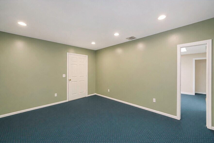 More Photos Of 147 N Ocean Ave, Patchogue Office For Sale