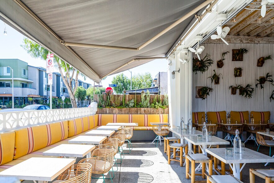 More Photos Of 533 Rose Ave, Venice Restaurant For Sale