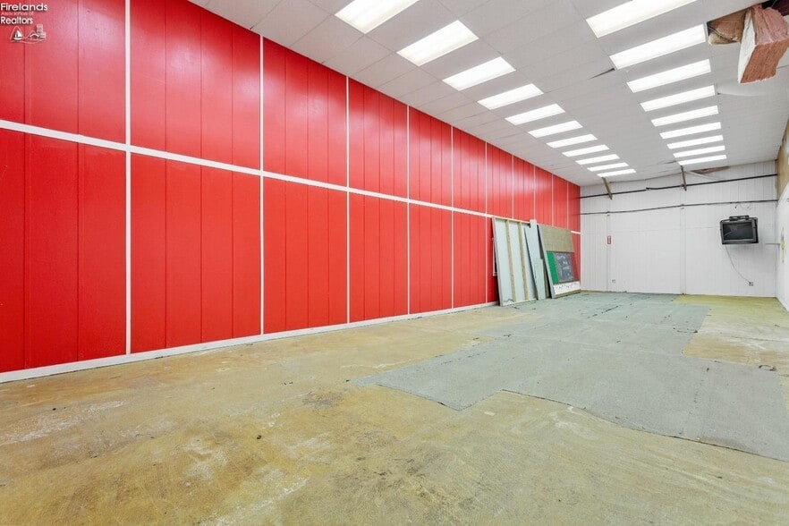 More Photos Of 46400 Telegraph Rd, Amherst Freestanding For Sale