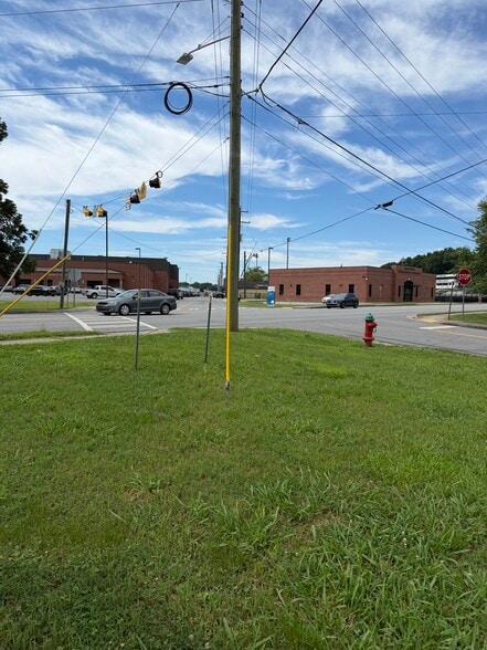 More Photos Of 102 S Fair St, Calhoun Carwash For Sale