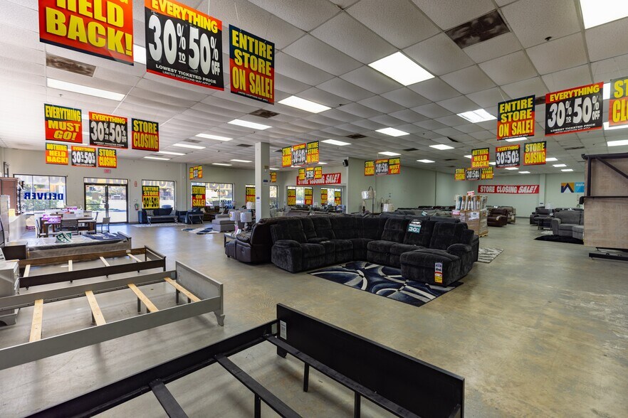 More Photos Of 6588 N Military Trl, West Palm Beach Light Distribution For Lease