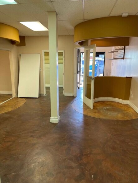 More Photos Of 5938-5940 Laurel Canyon Blvd, North Hollywood Freestanding For Lease