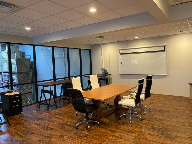 More Photos Of 2200-2202 E Randol Mill Rd, Arlington Warehouse For Lease