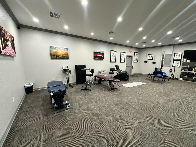 More Photos Of 2018 Broadway St, Pearland Office For Lease