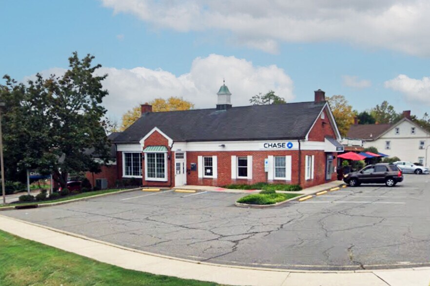 Primary Photo Of 2484 Lamington Rd, Bedminster Bank For Lease