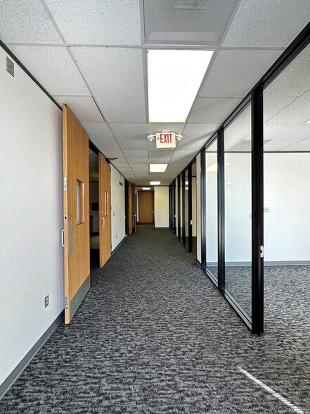 More Photos Of 500 Century Plaza Dr, Houston Light Distribution For Lease
