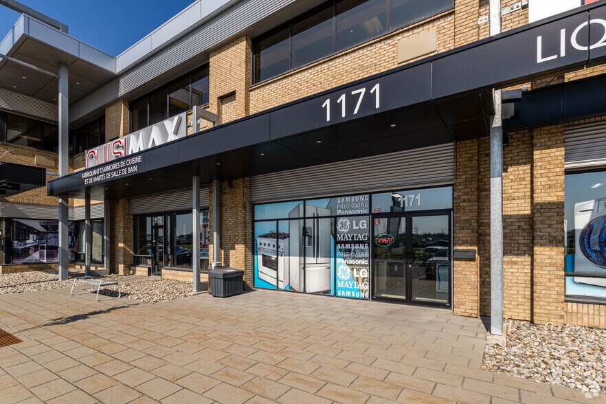 More Photos Of 1151-1179 Autoroute 440, Laval Light Distribution For Lease