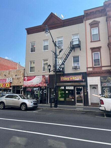 Primary Photo Of 4524 Bergenline Ave, Union City Apartments For Lease
