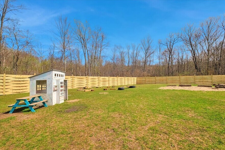 More Photos Of 4 Glenna Dr, Carmel Specialty For Sale