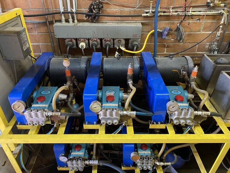 More Photos Of 390 Pratt St, Longmont Carwash For Sale