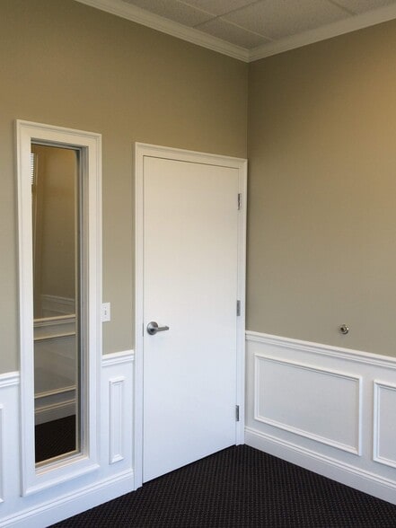 More Photos Of 31320 solon Rd, Solon Office For Sale