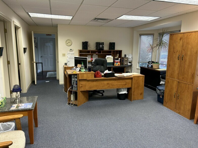 More Photos Of 175 38-39 Derby St, Hingham Medical For Lease