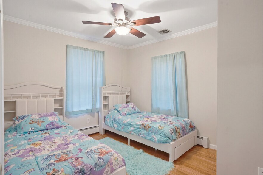 More Photos Of 106 Newport Bridge Rd, Warwick Multifamily For Sale