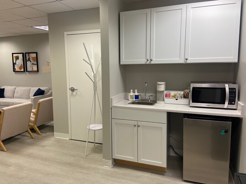 More Photos Of 243 Church St, Vienna Medical For Lease