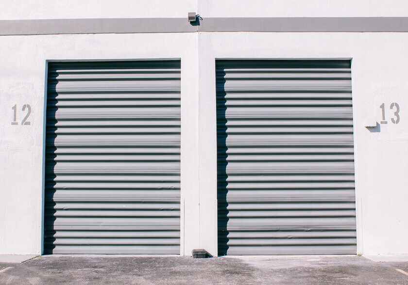 More Photos Of 2545 W 80th St, Hialeah Warehouse For Lease
