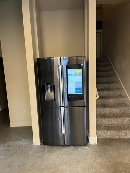 More Photos Of 1770 Airport Way S, Seattle Showroom For Sale