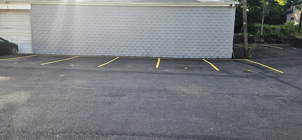 More Photos Of 400 Railroad St, Pittsburgh Warehouse For Lease