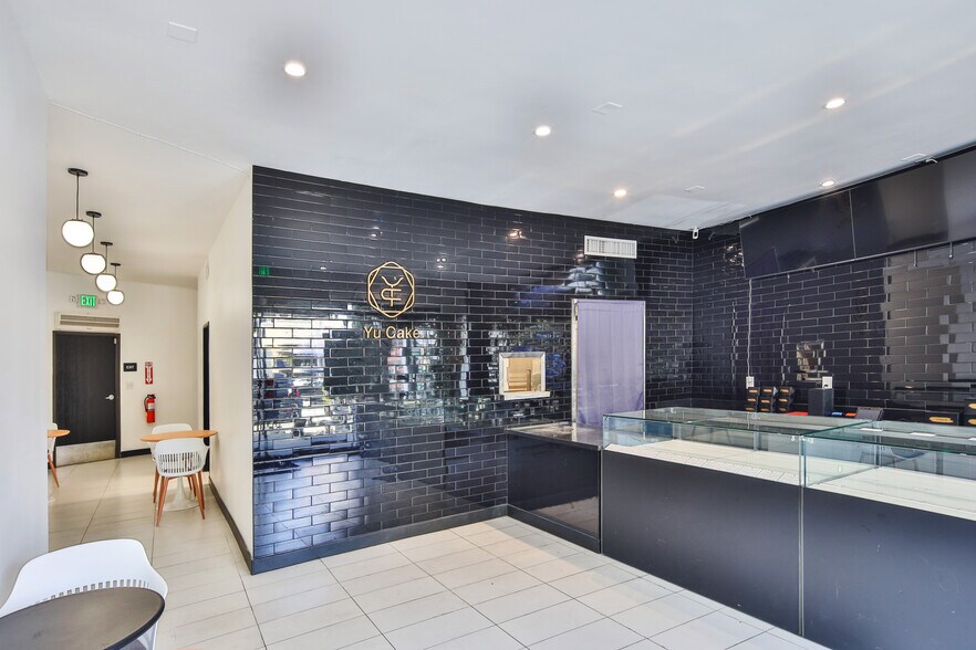 More Photos Of 11723-11733 Barrington Ct, Los Angeles Loft Creative Space For Lease