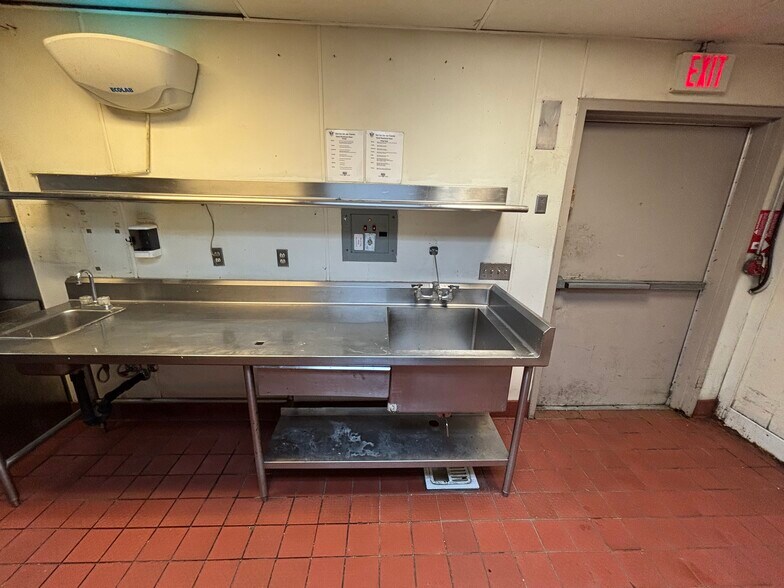 More Photos Of 5312 Old Redwood Hwy, Petaluma Restaurant For Sale