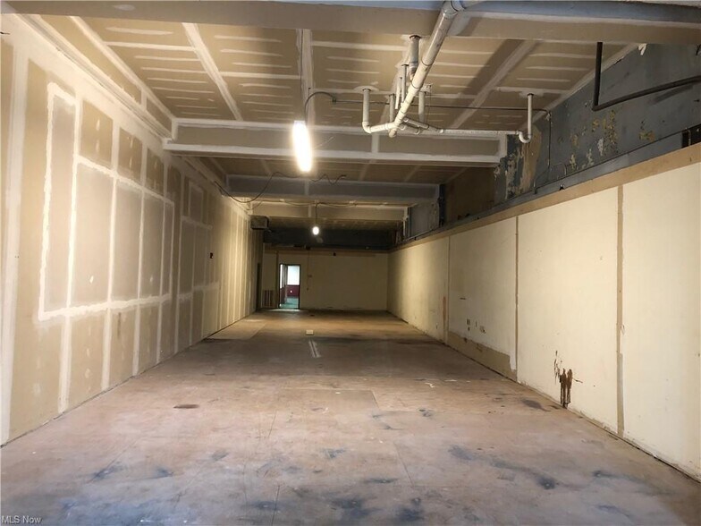 More Photos Of 422 Market St, Parkersburg Office For Sale