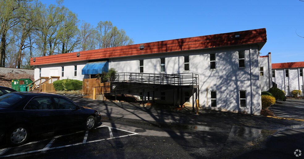 More Photos Of 4920-4932 Wyaconda Rd, Rockville Office For Lease
