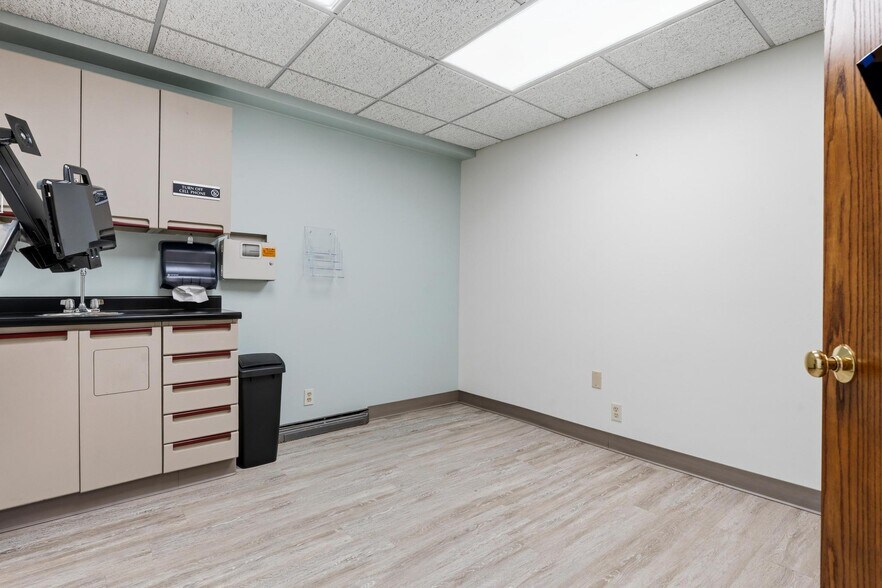 More Photos Of 244 Wilson Dr, Xenia Medical For Sale