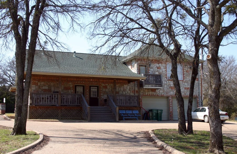 More Photos Of 703 Main St, Lake Dallas Showroom For Sale