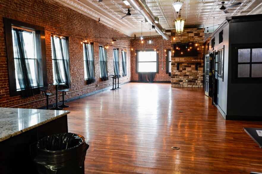 More Photos Of 210 Hale St, Charleston Office For Sale