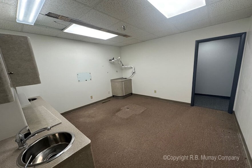 More Photos Of 1614 N Benton Ave, Springfield Office For Sale