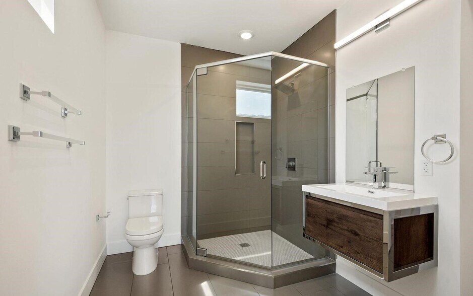 More Photos Of 2027 Rhode Island Ave NE, Washington Apartments For Sale