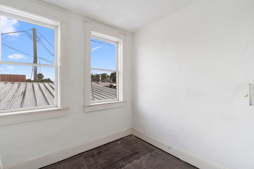 More Photos Of 204 Magnolia St, New Smyrna Beach Restaurant For Sale