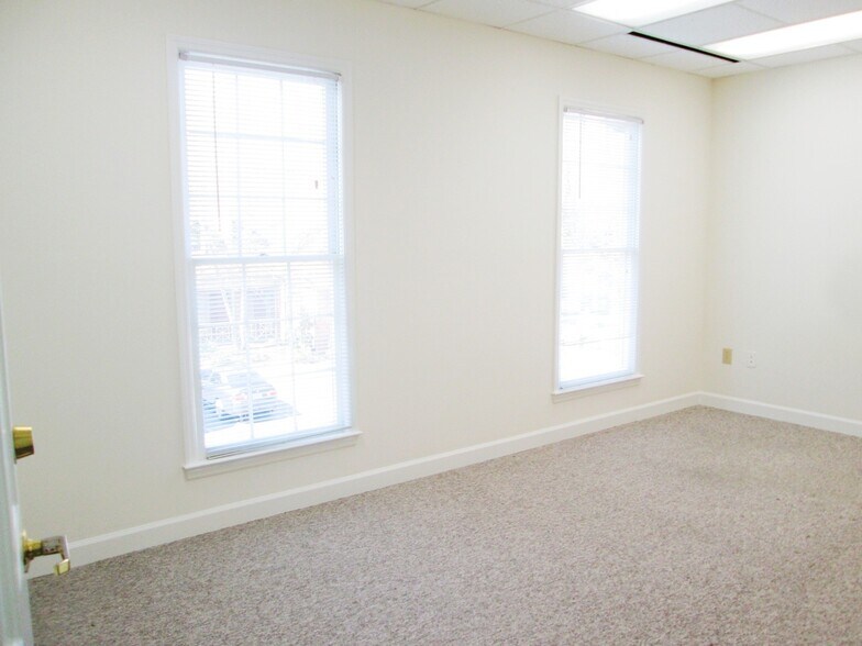 More Photos Of 3867 Holcomb Bridge Rd, Peachtree Corners Office For Lease