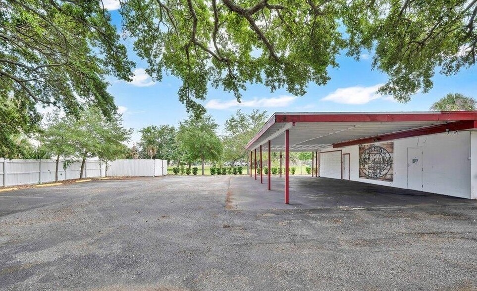 More Photos Of 1903 S Ridgewood Ave, Daytona Beach Bar For Sale