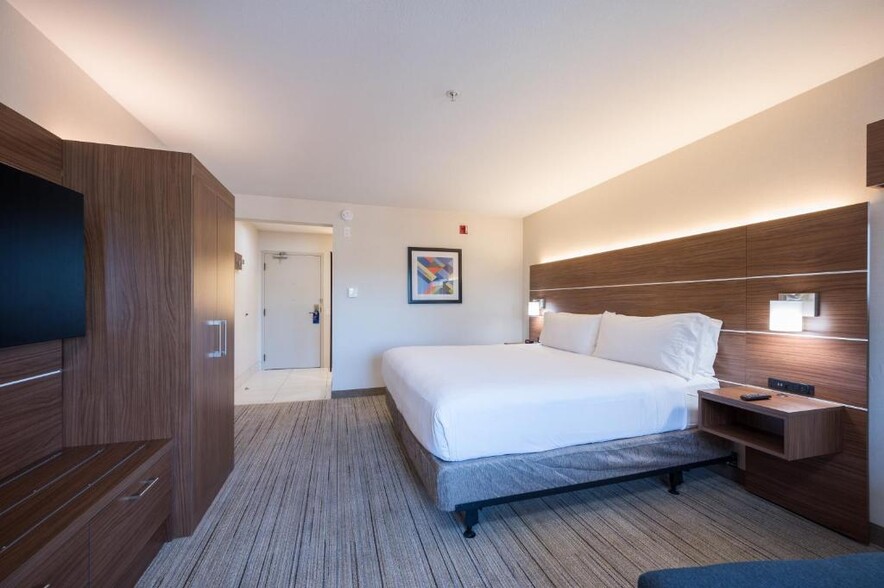 More Photos Of 775 N Oak Park Blvd, Grover Beach Hotel For Sale