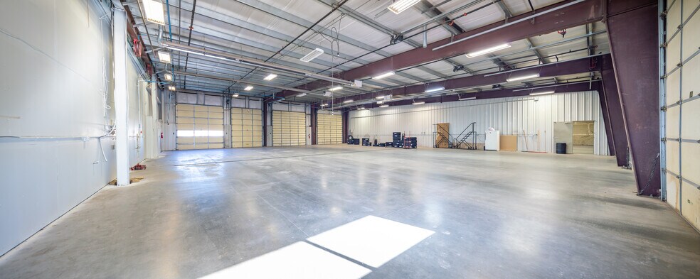 More Photos Of 2516 9th St, Great Bend Warehouse For Sale