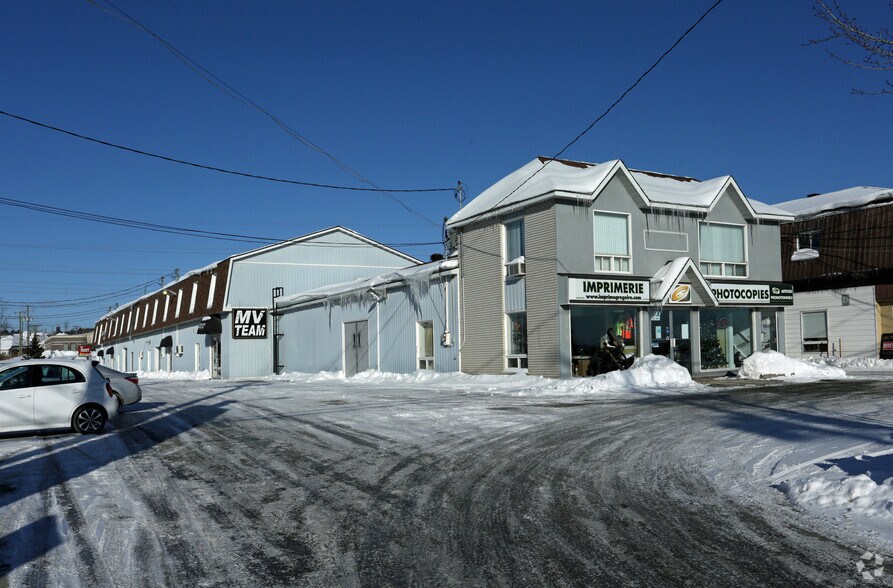 Primary Photo Of 815 Boul Saint-René O, Gatineau Light Distribution For Lease