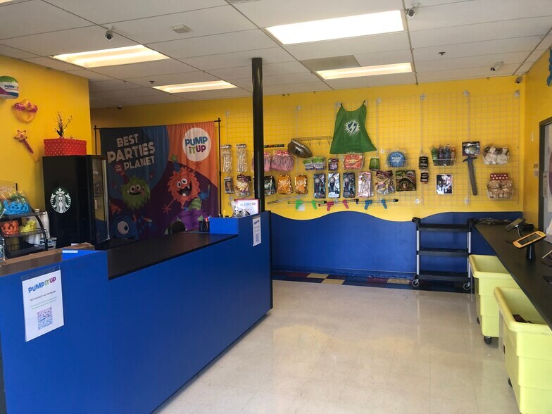 More Photos Of 1780 Oak St, Torrance Warehouse For Sale