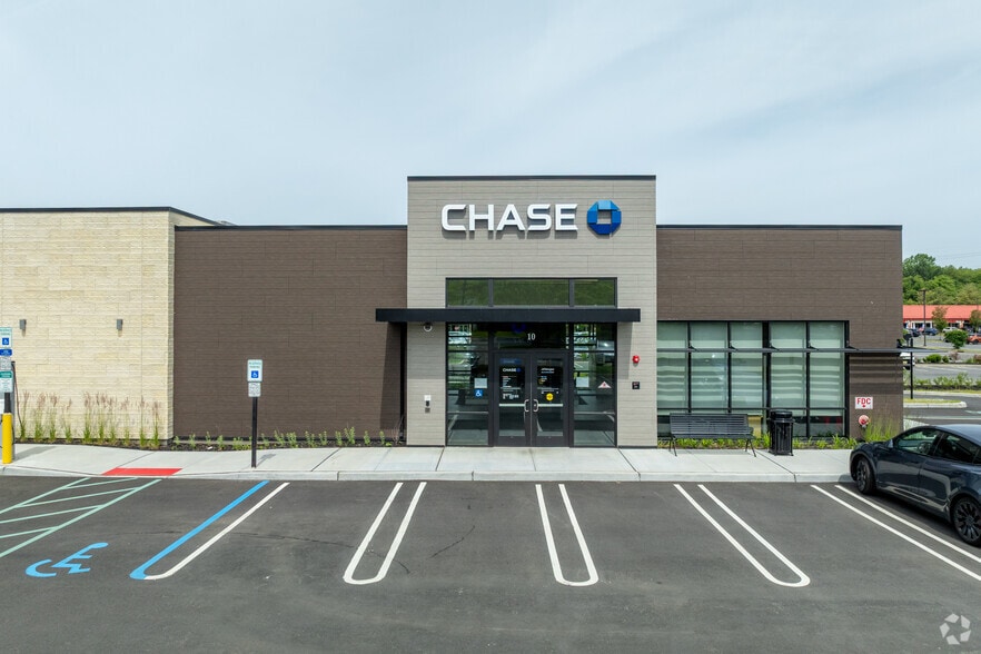 More Photos Of 10 Schalks Crossing Rd, Plainsboro Storefront For Lease