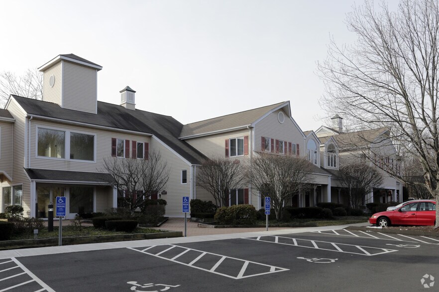 More Photos Of 324 Elm St, Monroe Medical For Sale