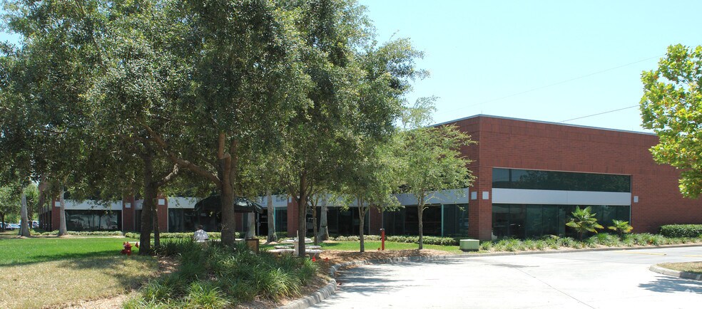 More Photos Of 7920 Woodland Center Blvd, Tampa Light Distribution For Lease