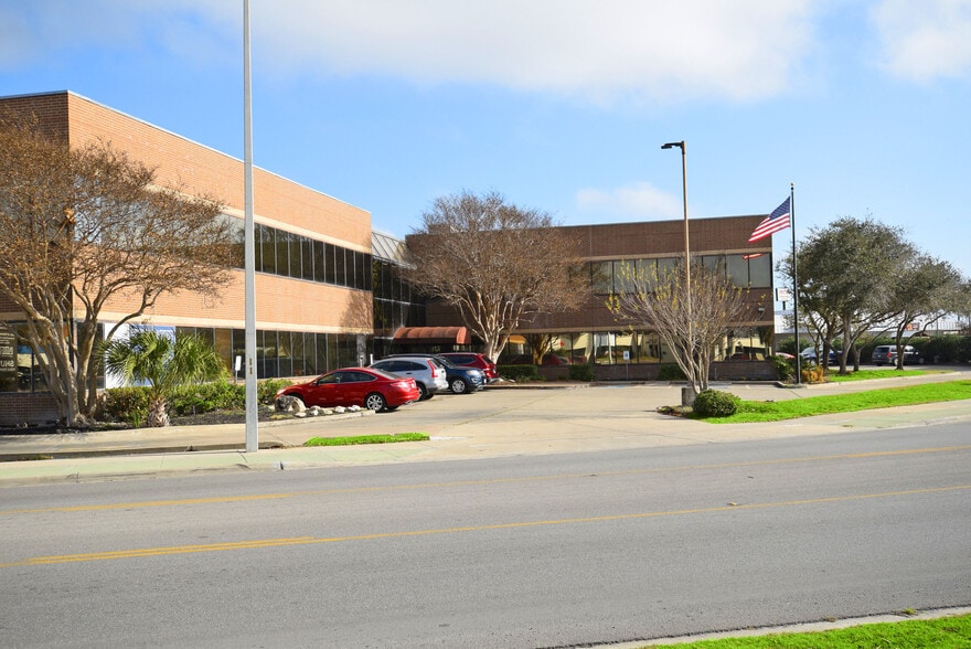 More Photos Of 4646 Corona Dr, Corpus Christi Office For Lease