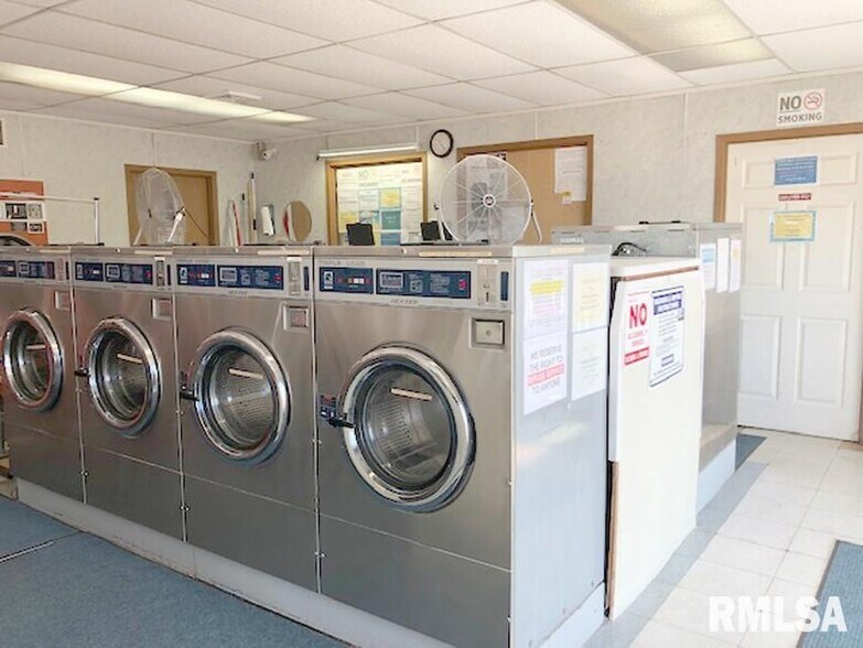 More Photos Of 1106 S Main St, Lewistown Storefront For Sale