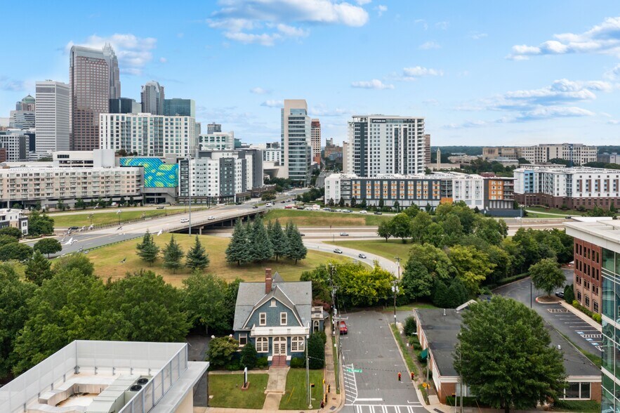 More Photos Of 435 E Morehead St, Charlotte Office For Lease