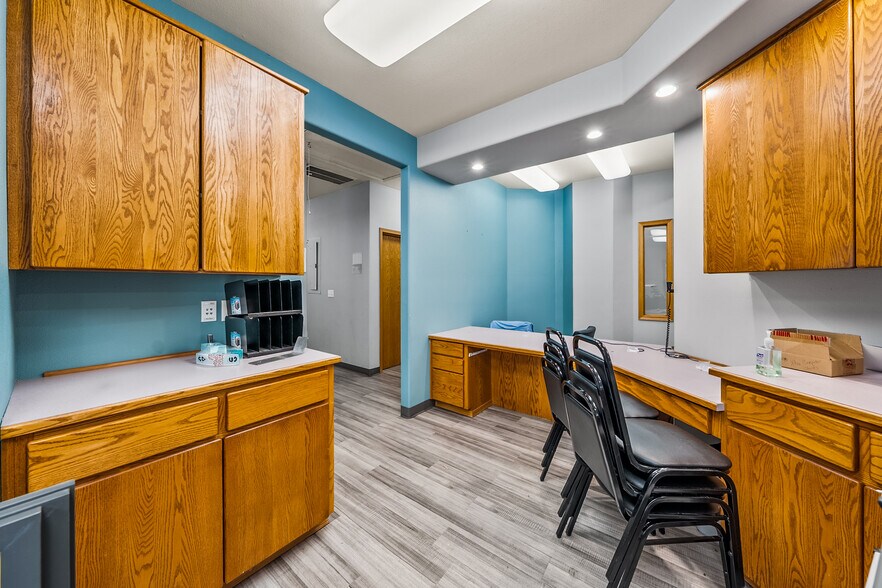 More Photos Of 925 Town Centre Dr, Medford Medical For Lease