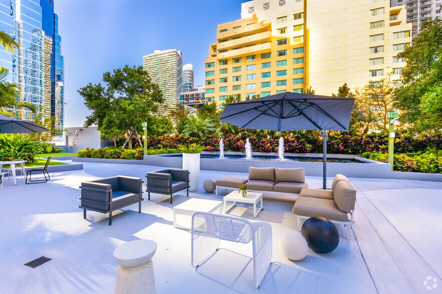 More Photos Of 1111 Brickell Ave, Miami Office For Lease