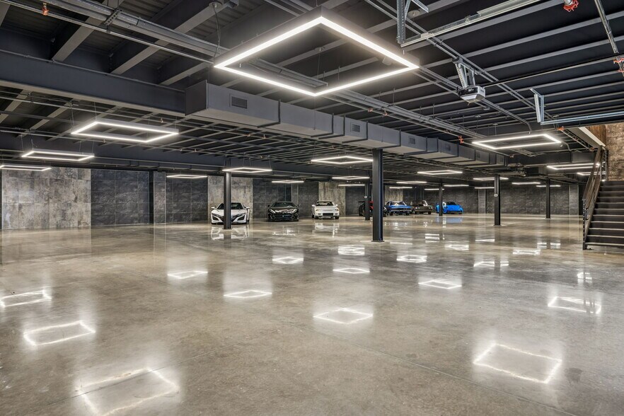 More Photos Of 702 Woodland St, Columbia Showroom For Sale