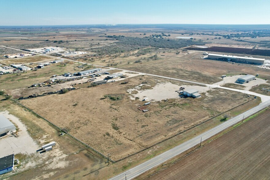 More Photos Of 101 Rancho Grande, Floresville Service For Sale