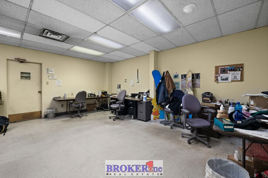 More Photos Of 300 N Walsh Dr, Casper Warehouse For Lease